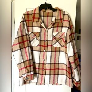 Women’s plaid button up flannel jacket.